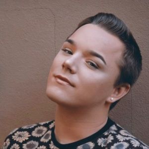 Meet your Posher, Cory